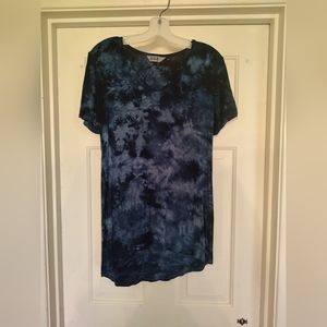 IDL v neck tee
